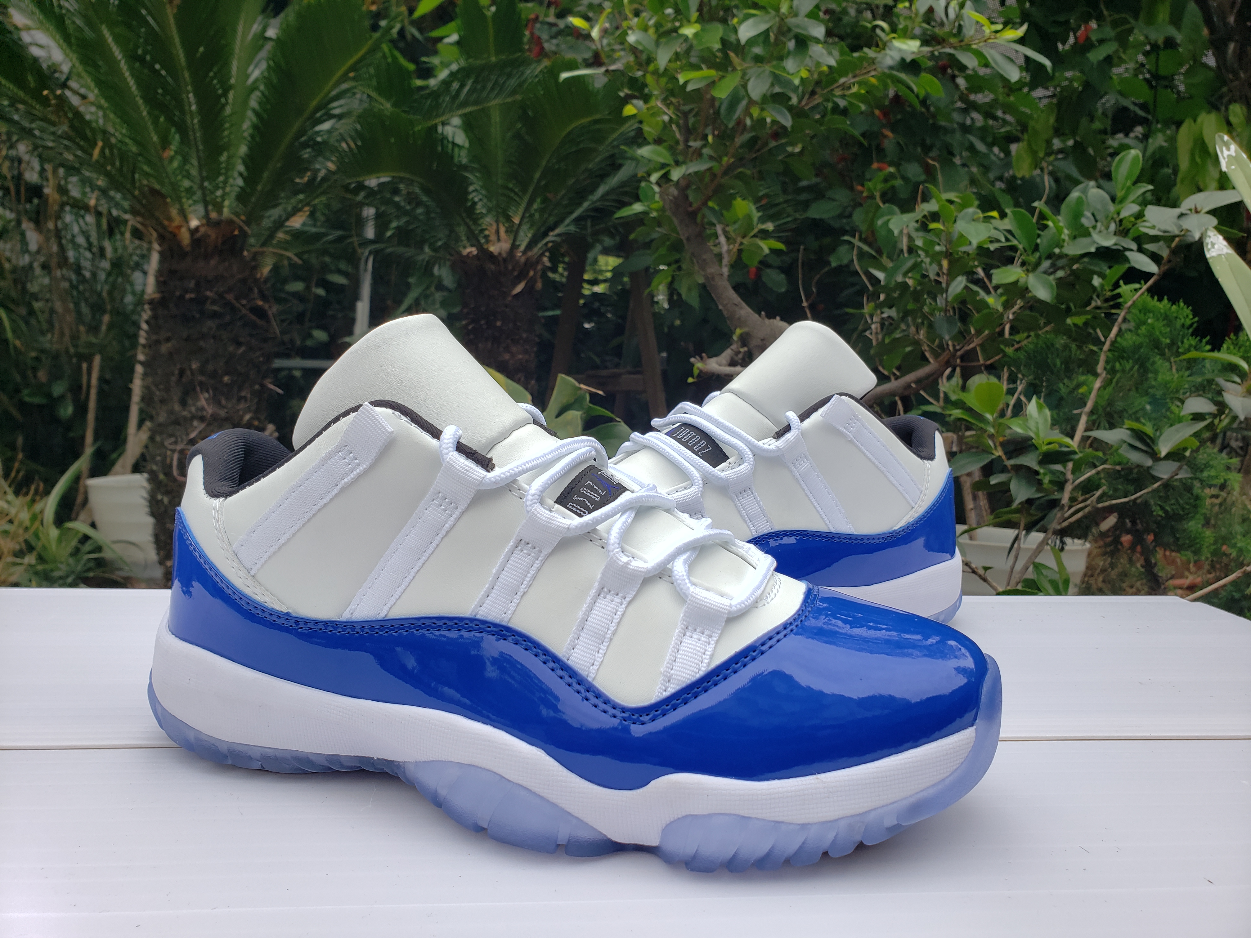 Air Jordan 11 Low White Royal Blue